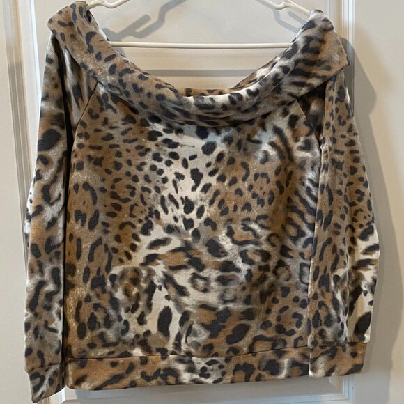 Brushed Leopard Off The Shoulder Fleece Sweatshirt Medium NWT - Picture 4 of 10